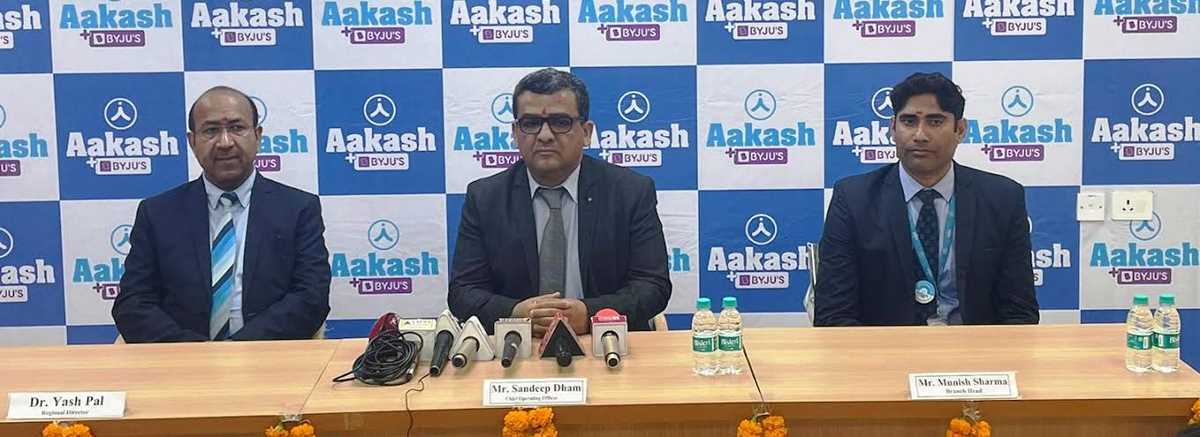 गरीब बच्चों को आकाश बायजूस में छात्रवृत्ति के साथ पढ़ने का अवसर